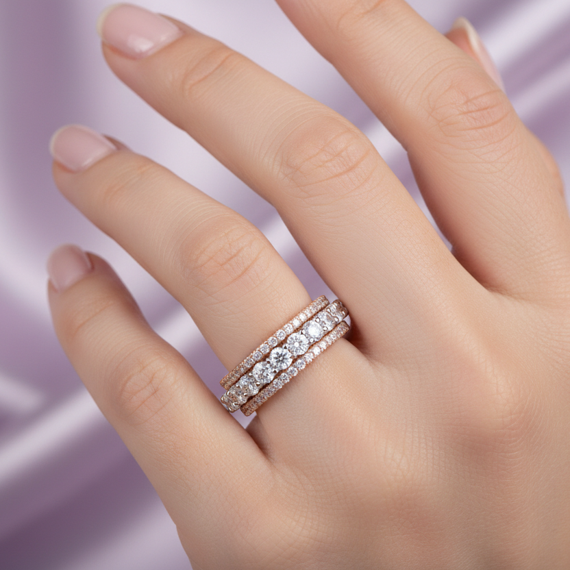 Model hand uniform small diamonds