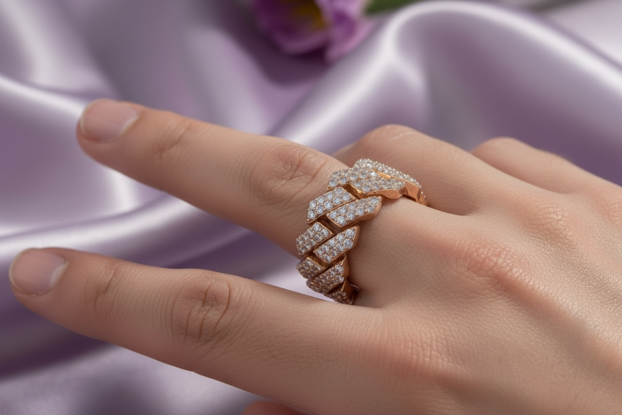 Model hand with slimmer Cuban link ring